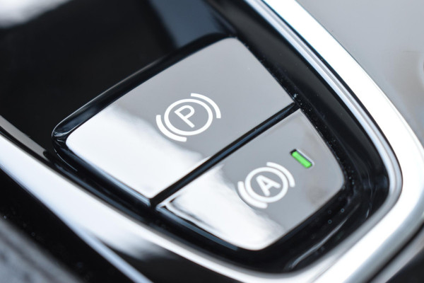 Volvo V60 T6 340PK Automaat Plug-in Hybrid AWD Inscription / Navigatie / Elektrisch verstelbare stoelen met geheugen / Leren bekleding / Elektrische achterklep / Cruise control / Parkeersensoren