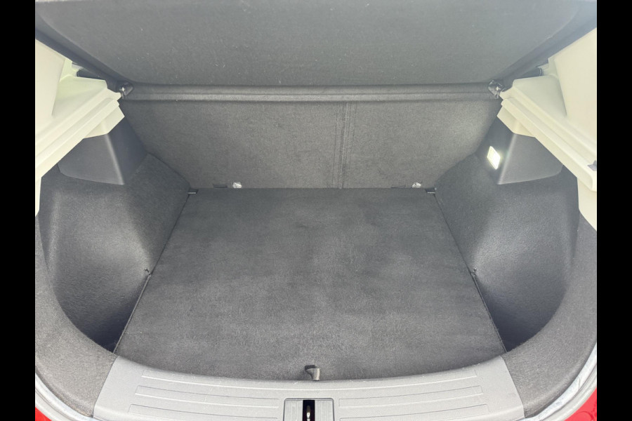 MG Mg Zs EV Luxury 45 kWh | 143pk | Panoramadak | Elektrisch Verstelbare Stoelen | Dodehoeksensoren | SOH 93.6%
