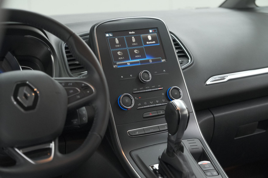 Renault Scénic TCe 140 EDC Limited | Camera | Stoelverwarming | Navigatie | Apple Carplay