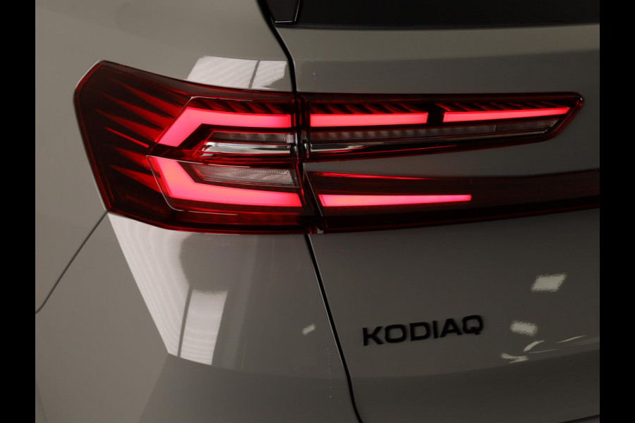 Škoda Kodiaq 1.5 TSI MHEV 150pk Sportline Business 7p | Derde zitrij | Panoramadak | Trekhaak | Light & View | Elek. bestuurdersstoel | Adaptive Cruise | Blind Spot |