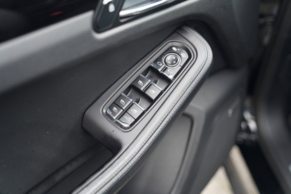 Porsche Macan 3.0 S | Panorama | Facelift | Luxe Leder | Camera | Lane assist | Bose Sound | Cruise control adaptief | Luchtvering