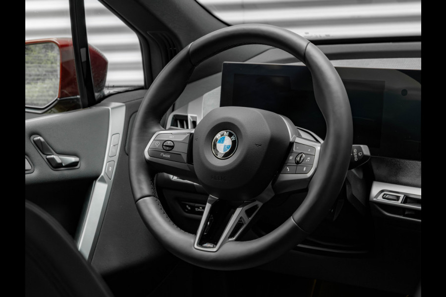 BMW iX xDrive60 112kWh - M-Sport - Trekhaak - ACC- Harman Kardon