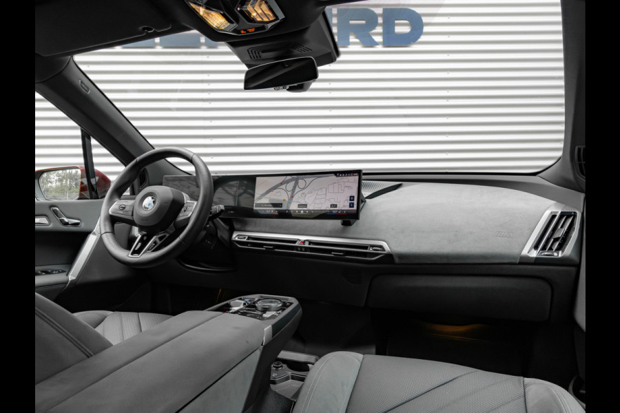BMW iX xDrive60 112kWh - M-Sport - Trekhaak - ACC- Harman Kardon