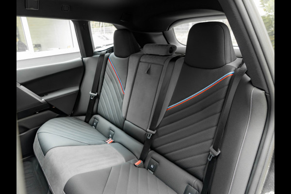 BMW iX xDrive60 112kWh - M-Sport - Trekhaak - ACC- Harman Kardon