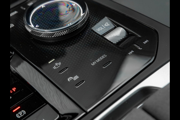 BMW iX xDrive60 112kWh - M-Sport - Trekhaak - ACC- Harman Kardon