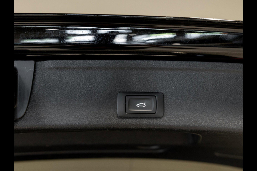 Audi A4 Avant 35 TFSI 3x S-Line / 150pk / Panorama dak / Achteruitrij camera / Stoelverwarming /