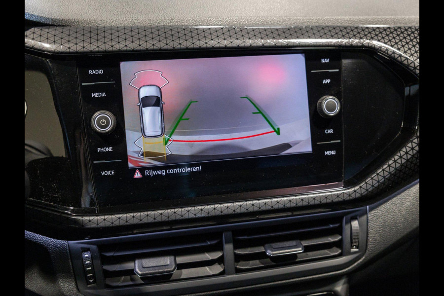 Volkswagen T-Cross 1.5 TSI Style / 150pk / Achteruitrijcamera / Apple Carplay