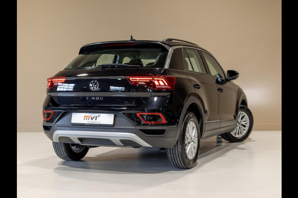 Volkswagen T-Roc 1.0 TSI Life / 110pk / Trekhaak / Achteruitrij camera / Stoelverwarming /