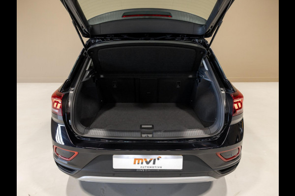 Volkswagen T-Roc 1.0 TSI Life / 110pk / Trekhaak / Achteruitrij camera / Stoelverwarming /