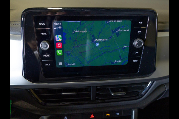 Volkswagen T-Roc 1.0 TSI Life / 110pk / Trekhaak / Achteruitrij camera / Stoelverwarming /