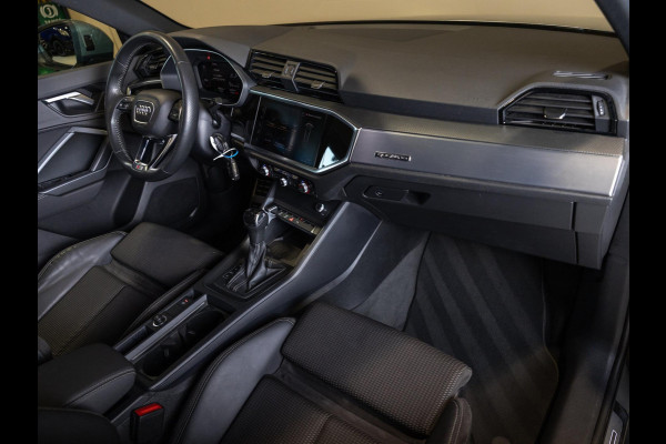 Audi Q3 40 TFSI quattro S Line edition one / 190pk / Trekhaak / Panorama dak  /  Stoelverwarming /