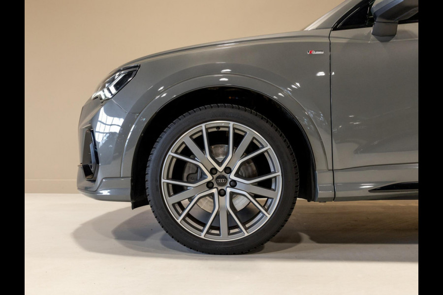 Audi Q3 40 TFSI quattro S Line edition one / 190pk / Trekhaak / Panorama dak  /  Stoelverwarming /