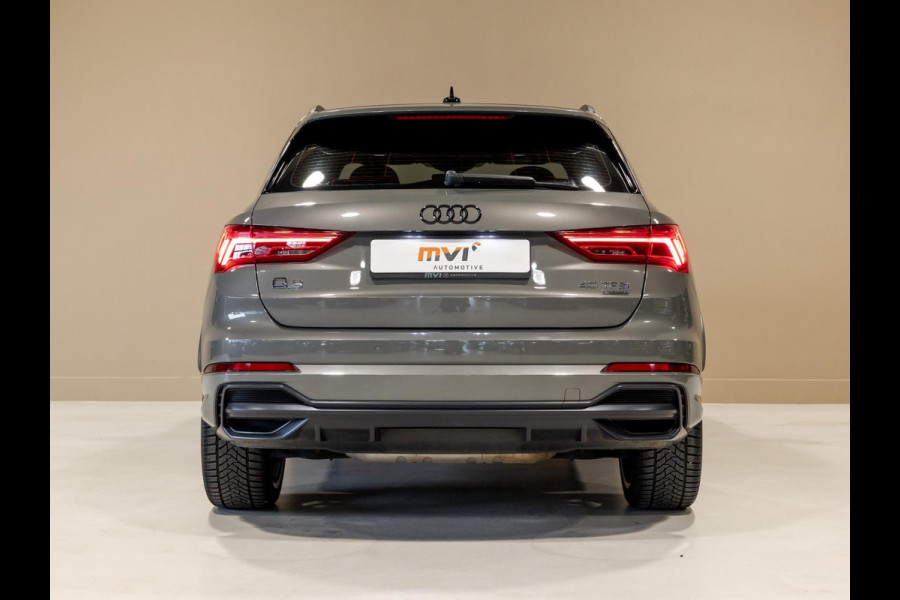 Audi Q3 40 TFSI quattro S Line edition one / 190pk / Trekhaak / Panorama dak  /  Stoelverwarming /