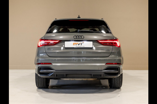 Audi Q3 40 TFSI quattro S Line edition one / 190pk / Trekhaak / Panorama dak  /  Stoelverwarming /