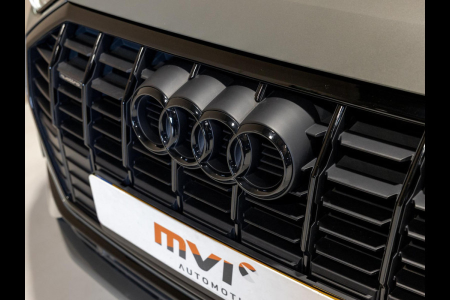 Audi Q3 40 TFSI quattro S Line edition one / 190pk / Trekhaak / Panorama dak  /  Stoelverwarming /
