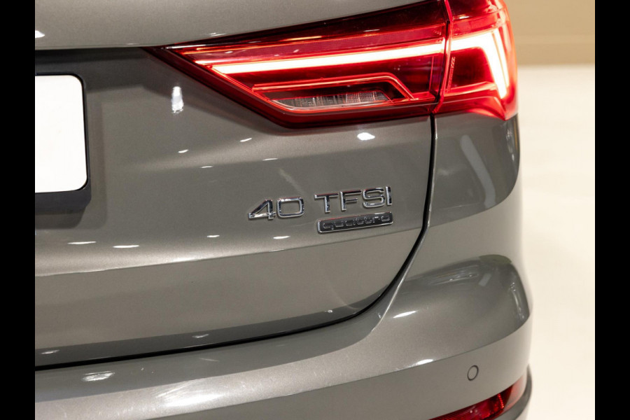 Audi Q3 40 TFSI quattro S Line edition one / 190pk / Trekhaak / Panorama dak  /  Stoelverwarming /