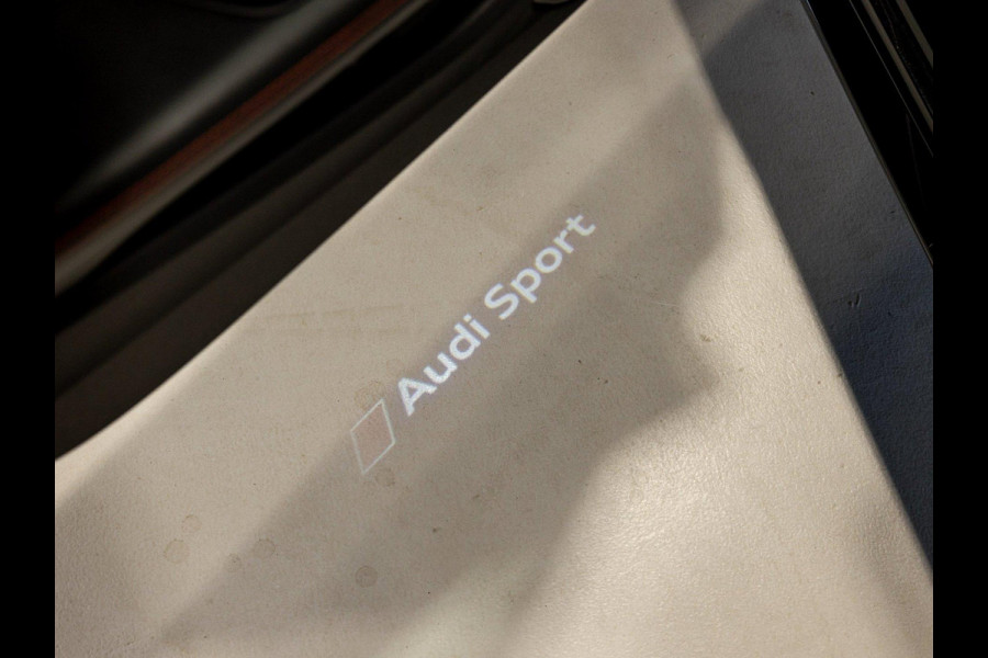 Audi A4 Avant 2.9 TFSI RS 4 quattro / 450pk / Panorama dak / Head up display / Carbon /
