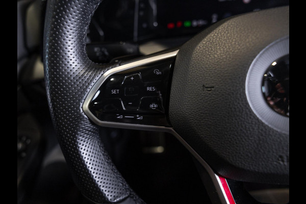 Volkswagen Golf 2.0 TSI GTI / 245pk / Achteruitrij camera / Dodehoek assistent / Stoel en stuurverwarming /