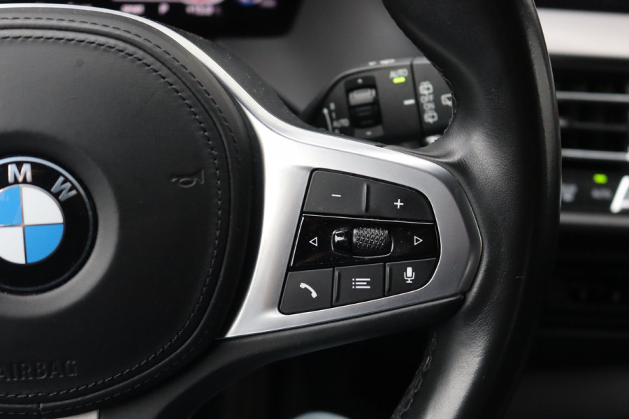 BMW 1-serie 118i 140PK Automaat Executive Edition M-Sport Sportstoelen/Parkeerhulp/Navigatie/Cruise-control