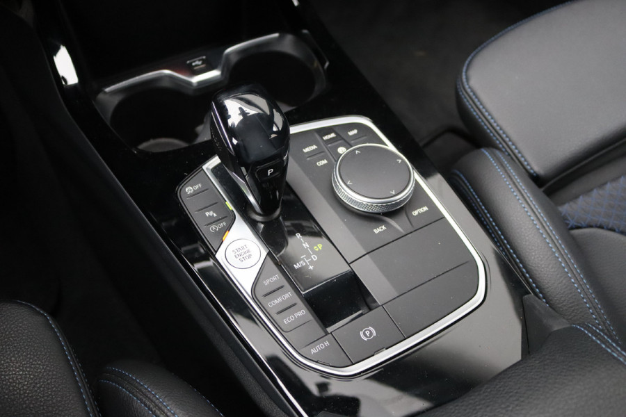 BMW 1-serie 118i 140PK Automaat Executive Edition M-Sport Sportstoelen/Parkeerhulp/Navigatie/Cruise-control