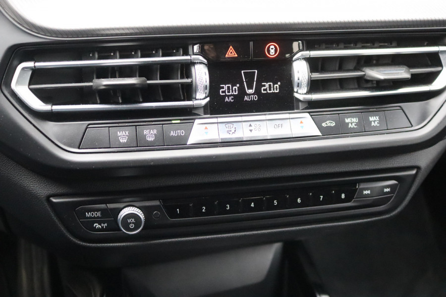 BMW 1-serie 118i 140PK Automaat Executive Edition M-Sport Sportstoelen/Parkeerhulp/Navigatie/Cruise-control