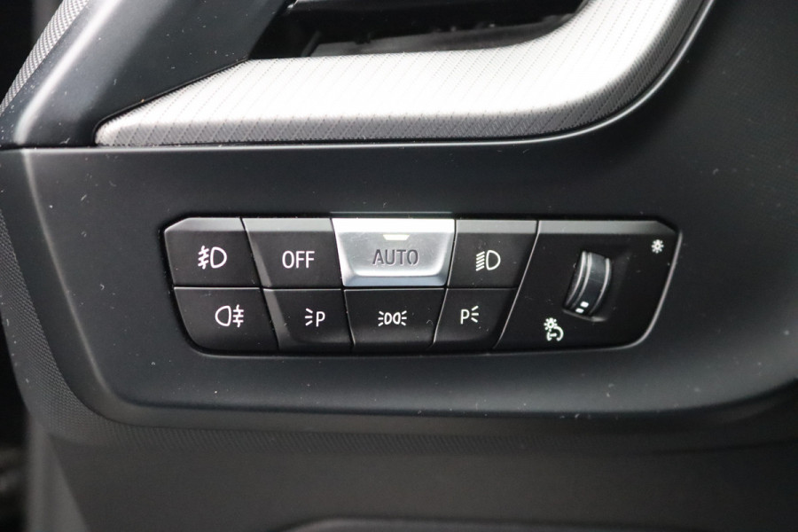 BMW 1-serie 118i 140PK Automaat Executive Edition M-Sport Sportstoelen/Parkeerhulp/Navigatie/Cruise-control
