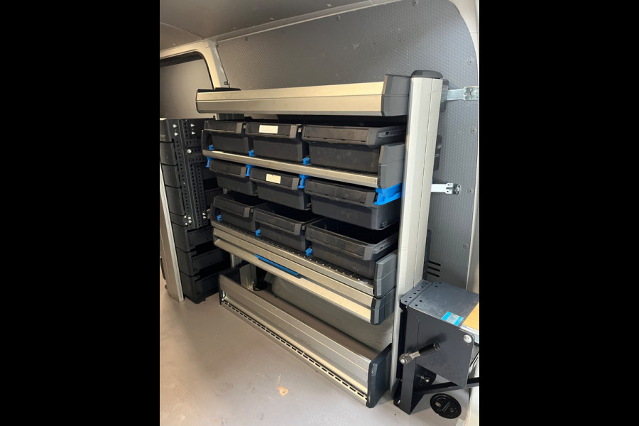 Volkswagen Transporter Automaat DSG Servicewagen 2.0 TDI 150pk L2H1 3Persoons Sortimo Inrichting, Airco, Navigatie, RIJKLAARPRIJS!