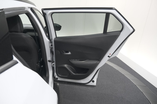 Peugeot 2008 PureTech 130 EAT8 Allure | Allseason banden | 360 Camera | Dodehoekdetectie | Apple Carplay | Stoelverwarming