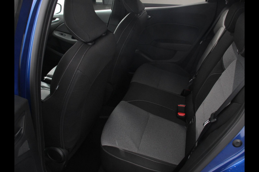 Mitsubishi Colt 1.6 HEV Automaat Intense DEMO ! Navigatie Apple Carplay Android Auto Camera Climate Control Cruise Control Lichtmetalen velgen Extra Getint Glas Digitale Cockpit