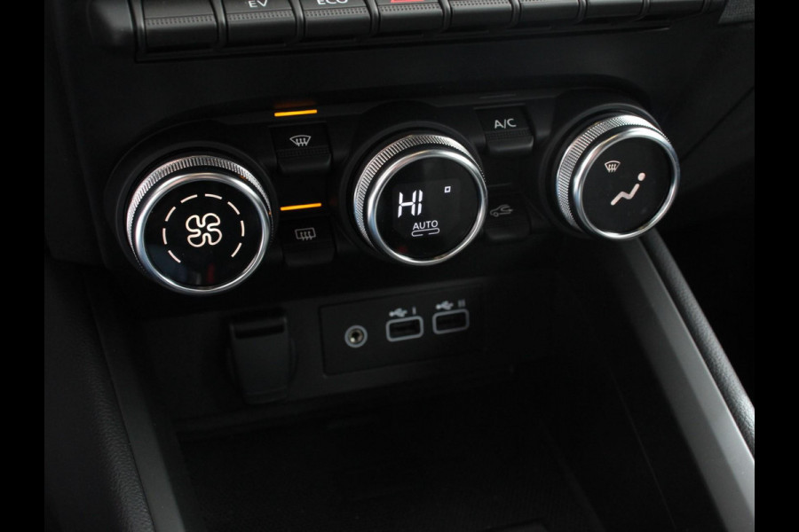 Mitsubishi Colt 1.6 HEV Automaat Intense DEMO ! Navigatie Apple Carplay Android Auto Camera Climate Control Cruise Control Lichtmetalen velgen Extra Getint Glas Digitale Cockpit