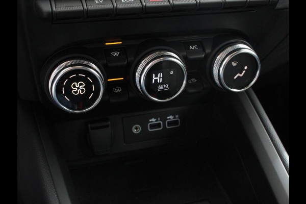 Mitsubishi Colt 1.6 HEV Automaat Intense DEMO ! Navigatie Apple Carplay Android Auto Camera Climate Control Cruise Control Lichtmetalen velgen Extra Getint Glas Digitale Cockpit