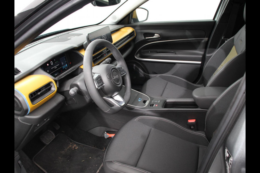 Jeep Avenger Summit 54 kWh SOH 96,5 % Camera Lichtmetalen Velgen 18" Navigatie Apple Carplay/ Android Auto Sfeerverlichting Parkeersensor achter Cruise Control Stoelverwarming Full LED Virtual Cockpit Climate Control Two tone Electrisch bedienbare achterkep