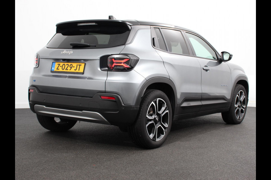 Jeep Avenger Summit 54 kWh SOH 96,5 % Camera Lichtmetalen Velgen 18" Navigatie Apple Carplay/ Android Auto Sfeerverlichting Parkeersensor achter Cruise Control Stoelverwarming Full LED Virtual Cockpit Climate Control Two tone Electrisch bedienbare achterkep