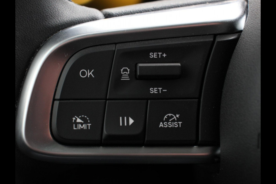 Jeep Avenger Summit 54 kWh SOH 96,5 % Camera Lichtmetalen Velgen 18" Navigatie Apple Carplay/ Android Auto Sfeerverlichting Parkeersensor achter Cruise Control Stoelverwarming Full LED Virtual Cockpit Climate Control Two tone Electrisch bedienbare achterkep
