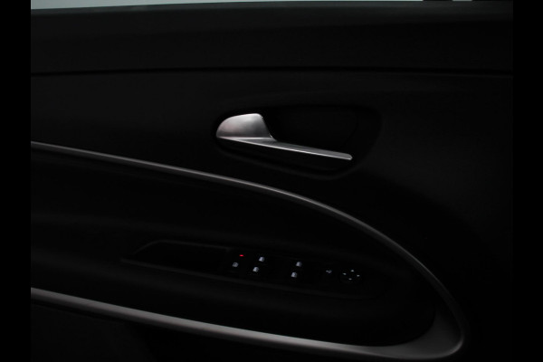 Jeep Avenger Summit 54 kWh SOH 96,5 % Camera Lichtmetalen Velgen 18" Navigatie Apple Carplay/ Android Auto Sfeerverlichting Parkeersensor achter Cruise Control Stoelverwarming Full LED Virtual Cockpit Climate Control Two tone Electrisch bedienbare achterkep