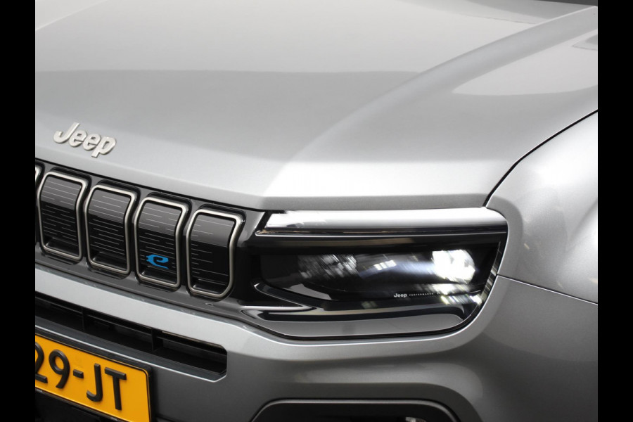 Jeep Avenger Summit 54 kWh SOH 96,5 % Camera Lichtmetalen Velgen 18" Navigatie Apple Carplay/ Android Auto Sfeerverlichting Parkeersensor achter Cruise Control Stoelverwarming Full LED Virtual Cockpit Climate Control Two tone Electrisch bedienbare achterkep