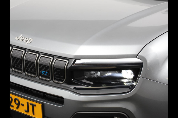 Jeep Avenger Summit 54 kWh SOH 96,5 % Camera Lichtmetalen Velgen 18" Navigatie Apple Carplay/ Android Auto Sfeerverlichting Parkeersensor achter Cruise Control Stoelverwarming Full LED Virtual Cockpit Climate Control Two tone Electrisch bedienbare achterkep