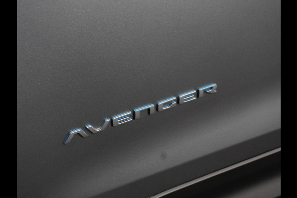 Jeep Avenger Summit 54 kWh SOH 96,5 % Camera Lichtmetalen Velgen 18" Navigatie Apple Carplay/ Android Auto Sfeerverlichting Parkeersensor achter Cruise Control Stoelverwarming Full LED Virtual Cockpit Climate Control Two tone Electrisch bedienbare achterkep