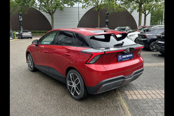 MG Mg4 electric Luxury 64 kWh SOH 97% | 7.000KM! |360 CAMERA| 7 JAAR MG GARANTIE T/M 04-2031| ELEK. STOEL| DODE HOEK SENSOR| STOEL + STUURVERWARMING| ADAPTIVE CRUISE CONTROL