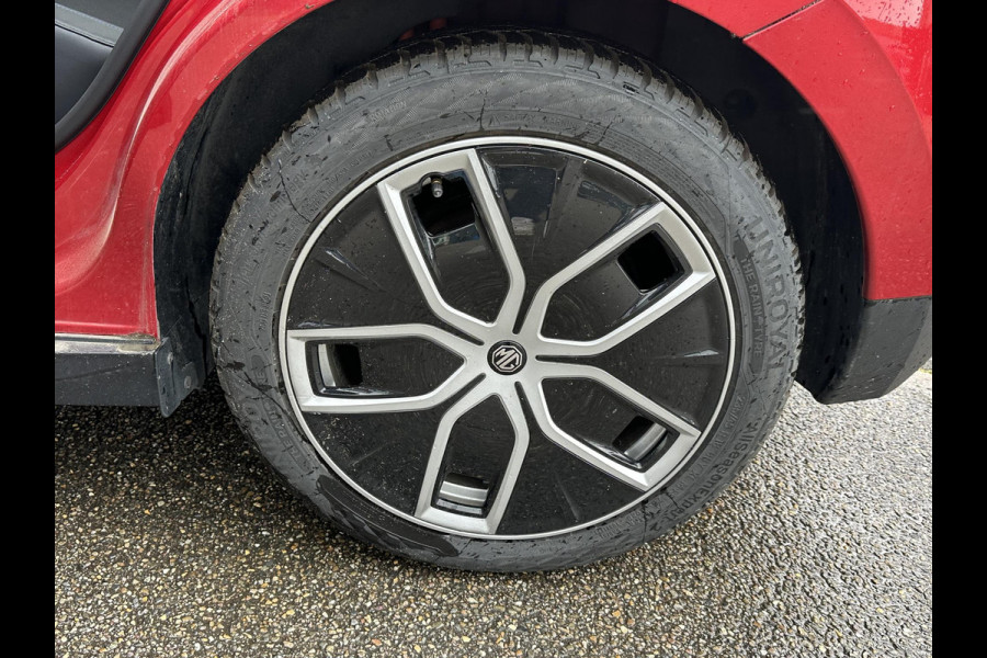 MG Mg4 electric Luxury 64 kWh SOH 97% | 7.000KM! |360 CAMERA| 7 JAAR MG GARANTIE T/M 04-2031| ELEK. STOEL| DODE HOEK SENSOR| STOEL + STUURVERWARMING| ADAPTIVE CRUISE CONTROL