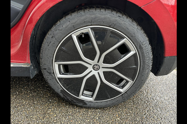 MG Mg4 electric Luxury 64 kWh SOH 97% | 7.000KM! |360 CAMERA| 7 JAAR MG GARANTIE T/M 04-2031| ELEK. STOEL| DODE HOEK SENSOR| STOEL + STUURVERWARMING| ADAPTIVE CRUISE CONTROL