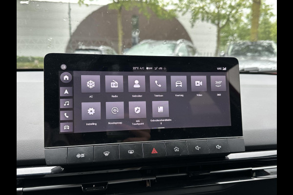 MG Mg4 electric Luxury 64 kWh SOH 97% | 7.000KM! |360 CAMERA| 7 JAAR MG GARANTIE T/M 04-2031| ELEK. STOEL| DODE HOEK SENSOR| STOEL + STUURVERWARMING| ADAPTIVE CRUISE CONTROL