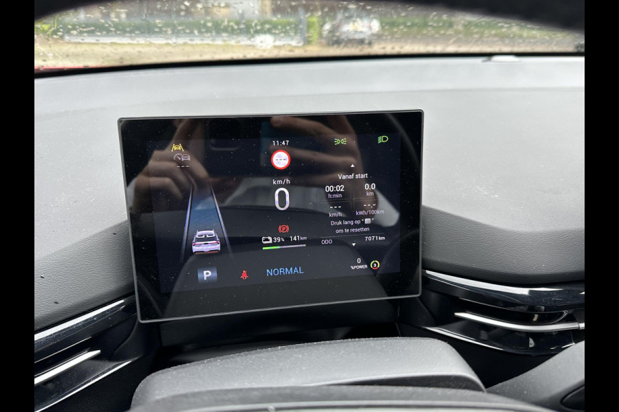 MG Mg4 electric Luxury 64 kWh SOH 97% | 7.000KM! |360 CAMERA| 7 JAAR MG GARANTIE T/M 04-2031| ELEK. STOEL| DODE HOEK SENSOR| STOEL + STUURVERWARMING| ADAPTIVE CRUISE CONTROL