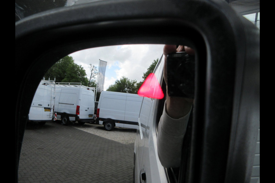 Mercedes-Benz Sprinter 316cdi L2H1 163pk Automaat, Navigatie, Camera, Trekhaak, 3-Zits, PDC, 3500kg ahw.