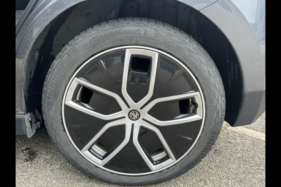 MG Mg4 electric Luxury 64 kWh SOH 96% |360 CAMERA| 7 JAAR MG GARANTIE T/M 03-2031| ELEK. STOEL| DODE HOEK SENSOR| STOEL + STUURVERWARMING| ADAPTIVE CRUISE CONTROL