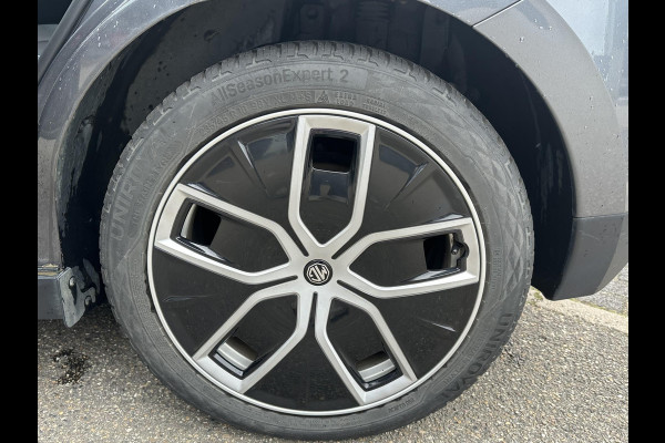 MG Mg4 electric Luxury 64 kWh SOH 96% |360 CAMERA| 7 JAAR MG GARANTIE T/M 03-2031| ELEK. STOEL| DODE HOEK SENSOR| STOEL + STUURVERWARMING| ADAPTIVE CRUISE CONTROL