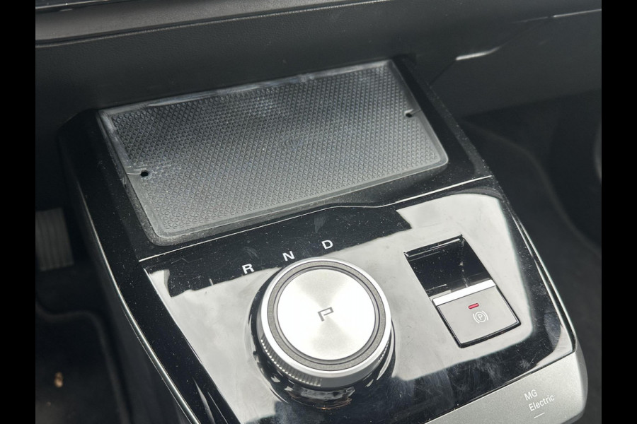 MG Mg4 electric Luxury 64 kWh SOH 96% |360 CAMERA| 7 JAAR MG GARANTIE T/M 03-2031| ELEK. STOEL| DODE HOEK SENSOR| STOEL + STUURVERWARMING| ADAPTIVE CRUISE CONTROL