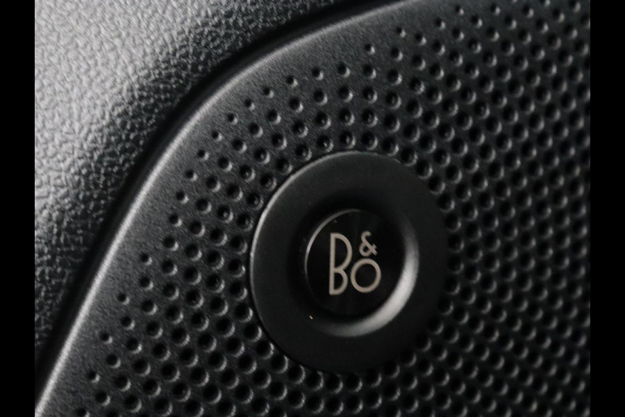 Ford Focus 1.0 EcoBoost Hybrid ST Line X | Stoelverwarming | Trekhaak | Adaptive cruise | B&O Sound | Carplay | Navigatie | Keyless | Camera | Climate control | 17'' | Digital Cockpit | Full LED
