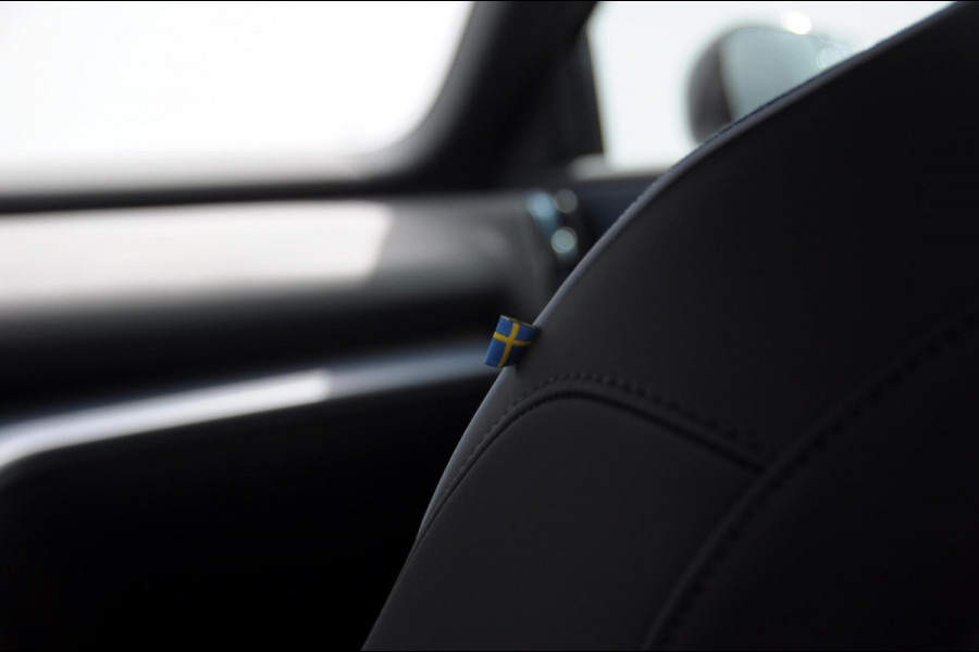 Volvo EX30 272PK Automaat Single Motor Ext. Range Plus Europa / Heico Verlaging / 21" Velgen / Sport Striping /  Adaptive Cruise control / Extra getint glas / Climate Pack / Elektrisch verstelbare stoelen / Parkeersensoren met camera