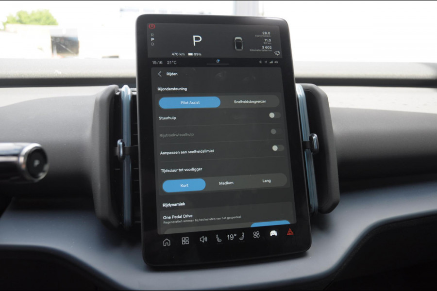 Volvo EX30 272PK Automaat Single Motor Ext. Range Plus Europa / Heico Verlaging / 21" Velgen / Sport Striping /  Adaptive Cruise control / Extra getint glas / Climate Pack / Elektrisch verstelbare stoelen / Parkeersensoren met camera